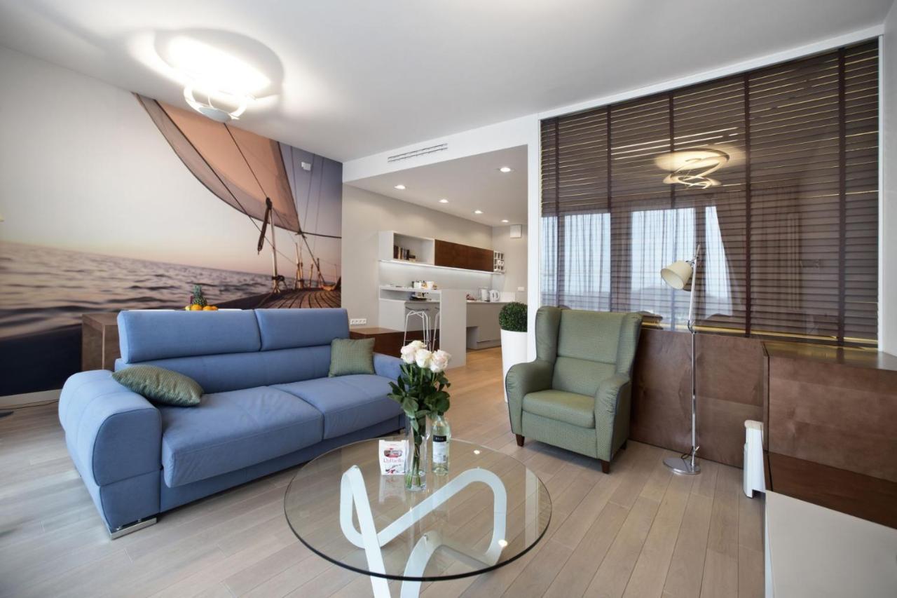 Triton Park Accommodation By P&O Serviced Apartments Varsovia Exterior foto