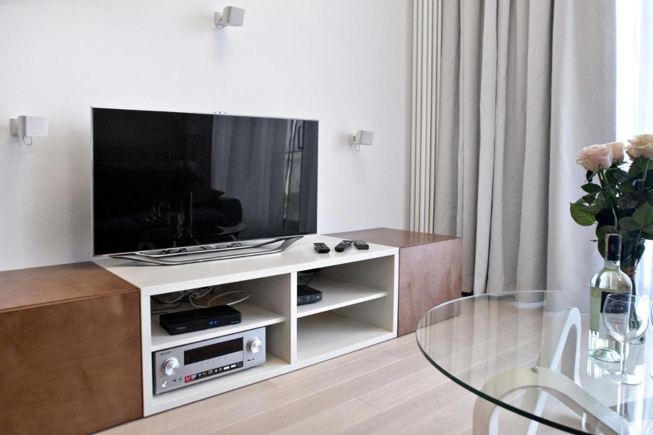Triton Park Accommodation By P&O Serviced Apartments Varsovia Exterior foto