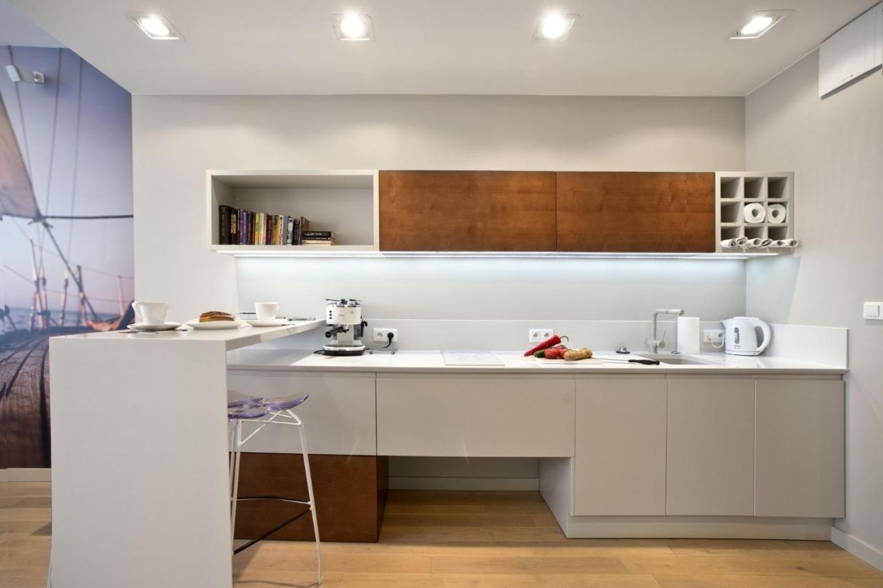 Triton Park Accommodation By P&O Serviced Apartments Varsovia Exterior foto