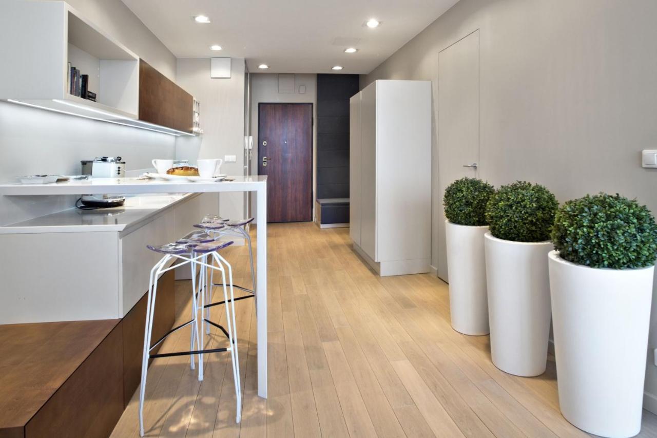 Triton Park Accommodation By P&O Serviced Apartments Varsovia Exterior foto